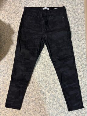 Social Standard by Sanctuary Black Camo Ankle Skinny Jeans Size 10